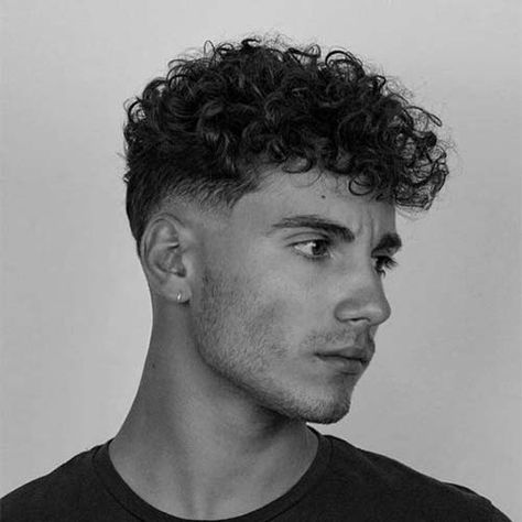 You don’t need to use a lot of styling products with these haircuts. Mousse is ideal for fine hair, it keeps it in place without weight it down. Gel and styling creams will keep thick curls under control.Only have to make a choice of the type of style to go for and you will look just fine. Curly undercuts do very well on men with curly, wavy hair. To get a nice curly undercut, you will need slightly long hair. Gaya Rambut, Men Haircut Curly Hair, Haar, Male Haircuts Curly, Man, Curly Hair Men, Mens Haircuts Fade, Undercut Curly Hair, Undercut Hairstyles