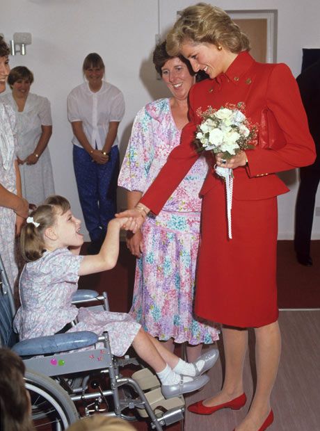 Princess Diana visits the East Anglia's Children's Hospice in Milton, Cambridgeshire, in 1989 Lady, Queen, Princess Diana, Royal Family, Princess, Celebs, Boda, Donna, Diana