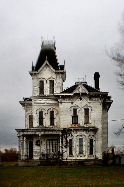 Oh my goodness I think it's the Adams family house! This is the only Victorian house that I have liked. Abandoned Mansions, Architecture, Abandoned Houses, Castle Exterior, Victorian Homes, Victorian House, Old Abandoned Houses, Abandoned Buildings, House