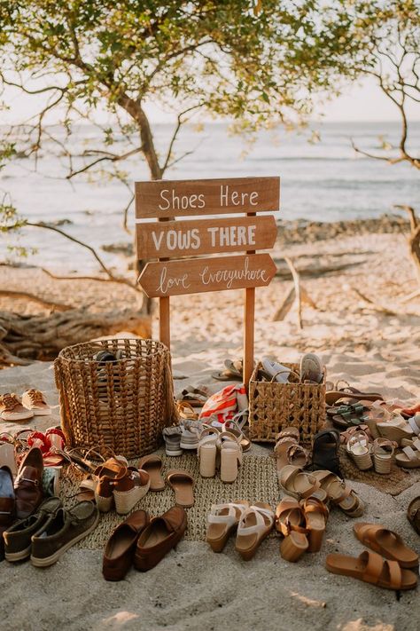 Wooden palette wedding signage by the beach | Image by Adri Mendez Beach Reception Decorations, Beachside Wedding Reception, Beach Ceremony, Cheap Beach Wedding, Beach Wedding Setup, Beachside Wedding, Beach Wedding Reception, Beach Destination Wedding, Beach Wedding Locations