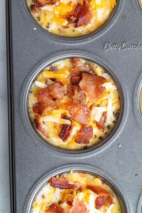 Cheesy Bacon Egg Muffins - Low in carbs and high in protein - The perfect make-ahead breakfast for on the go. Toast, Brunch, Diet Recipes, Low Carb Recipes, Clean Eating Snacks, Snacks, Protein, Scones, Keto Recipes