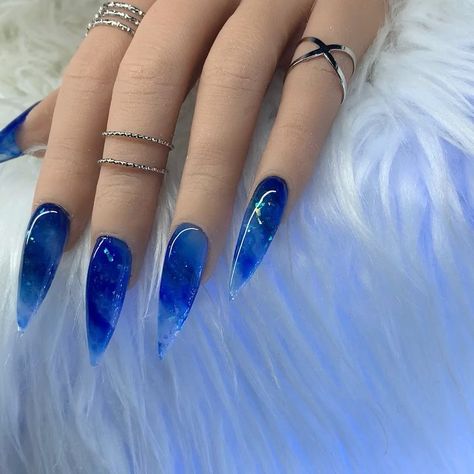 Blue Stiletto Nails, Stiletto Nails Designs, Cobalt Blue Nails, Blue Acrylic Nails, Acrylic Nails Stiletto, Trendy Nails, Crystal Nails, Different Nail Designs, Pretty Nails