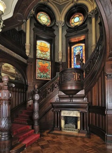 Victorian Interiors, Victorian House Interiors, Victorian Stairs, Victorian Homes, Old Victorian Homes, Staircase Design, Mansion Interior, Grand Staircase, Victorian Mansions