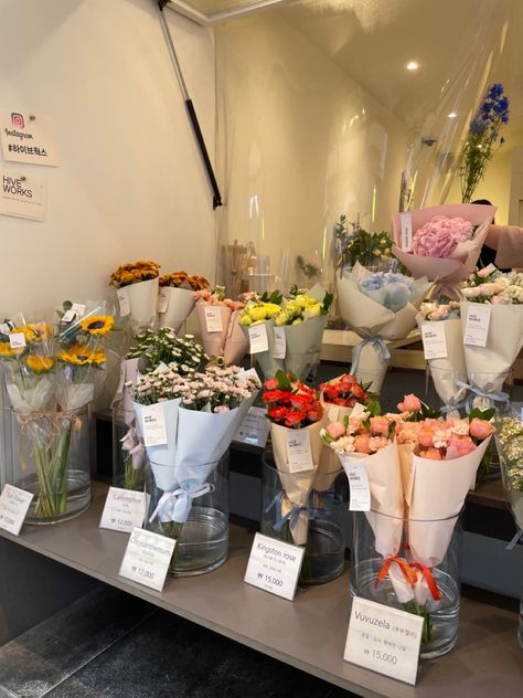 Summer in Korea, flowers Instagram, Ipad, Summer, Flowers Bouquet Gift, Flowers Bouquet, Flower Market, Flowers For Sale, Flower Stands, Flower Gift Ideas