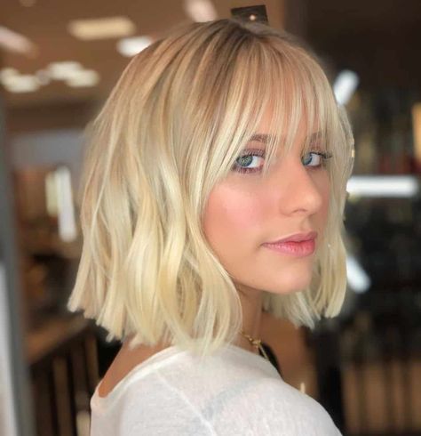 18 Trendy Blunt Bob with Bangs to Inspire Your Next Chop Short Blonde Bobs, Blonde Bob With Fringe, Blonde Bob With Bangs, Blunt Hair, Blunt Bob With Bangs, Short Blonde Hair, Bob With Bangs, Haircuts With Bangs, Thick Hair Styles
