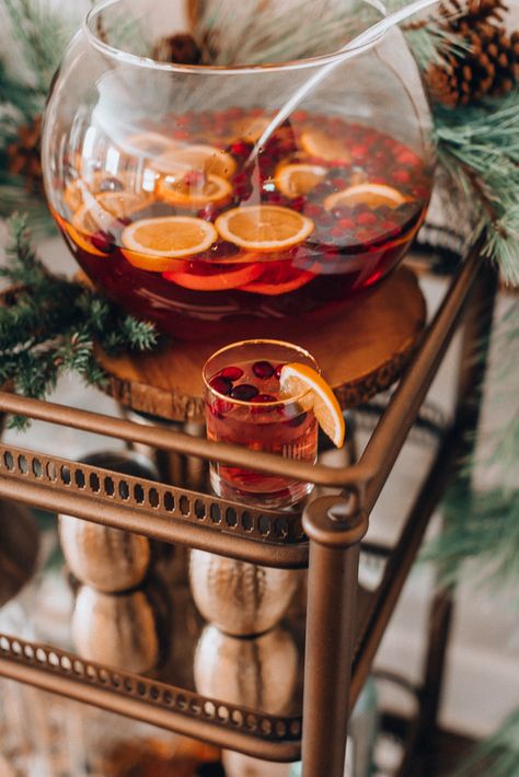 5 Tips for Hosting a Holiday Gathering | #holidayparty #christmascocktails #christmasparty #barcart Natal, Ideas, Inspiration, Christmas Dinner Party, Christmas Party Decorations, Christmas Brunch, Christmas Entertaining, Christmas Dinner, Christmas Cocktail Party