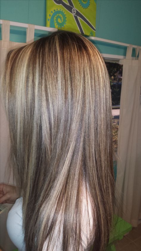 Highlights and lowlights long layers Balayage, Brunette Hair, Ombre, Haar, Blond, Brunette Hair With Highlights, Brown Blonde Hair, Brown Hair With Highlights, Brown Hair Colors