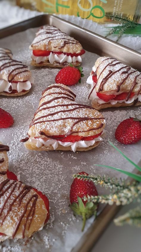 Strawberry Cream Puffs Recipe https://resepmamiku.com/en/strawberry-cream-puffs-the_kitchen_girl Snacks, Foodies, Cake, Dessert, Brunch, Desserts, Pastry Shells, Strawberry Cream Puffs, Strawberry Puff Pastry
