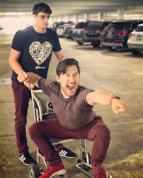 Humour, Funny Memes, Films, Actors, Dan And Phil, Septiplier, Funny Poses, Hilarious, Jacksepticeye