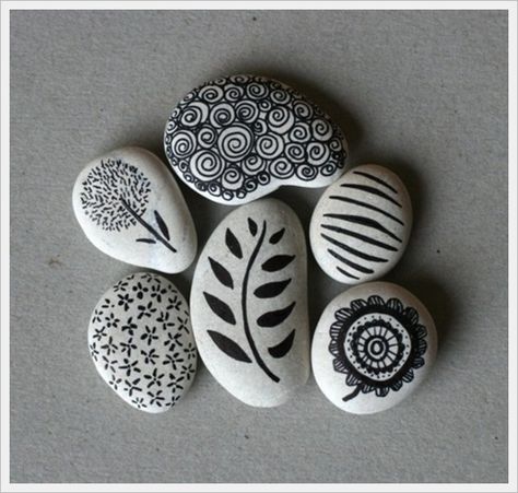 Facebook Twitter Google+ Pinterest StumbleUponThis is the latest art trend that has been discovered – painting on stones. Let us face it is a rocking craft that can work out to be really economical. Of course that depends on where you get the stones. What is stone art really good for? Paint a stone and<a href="http://www.boredart.com/2013/04/50-creative-examples-of-stone-art-design-picture-gallery.html" title="Read more" >...</a> Diy, Batu, Ideas, Design, Sanat, Dekorasyon, Kunst, Artesanato, Dekoration