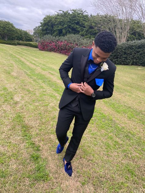 Blue Tuxedos, Blue Prom Suits For Guys, Blue And Black Prom Suit, Prom Suits For Men Blue, Prom Men Outfit, Men Prom Outfit, Black Prom Suits, Prom Tuxedo, Dark Blue And Black Suit