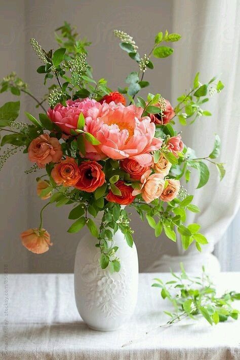 Flower vase, vase arrangement, home decor.