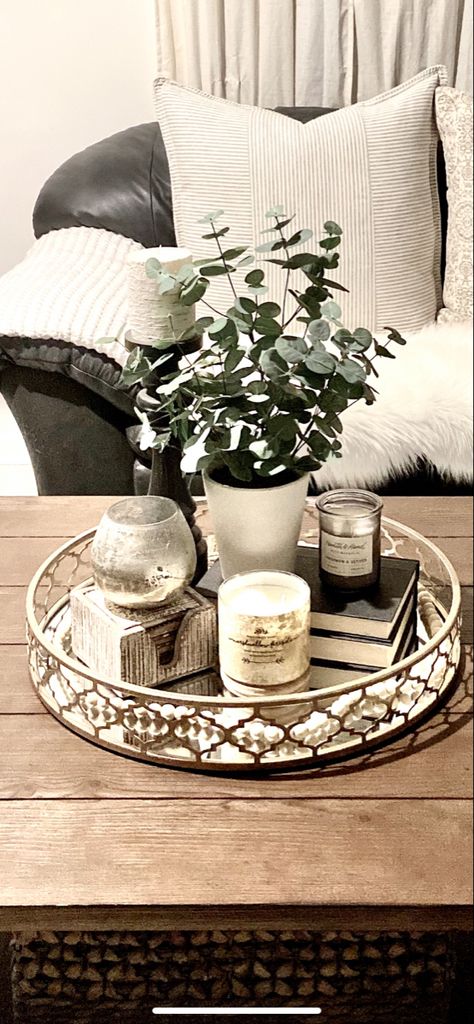 Round modern farmhouse coffee table tray decor ideas . Plants and books Home Décor, Rum, Inspiration, Inredning, Sala, Arredamento, Home Decor, Deco, House