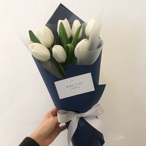 Hoa, Birthday Flowers, Flower Gift, Flower Gift Ideas, Bunga, Bunga Tulip, Fake Flowers, On Instagram, Paper Bouquet Diy