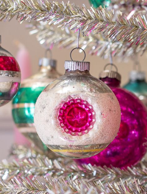 Diy, Vintage, White Christmas, Ideas, Inspiration, Winter, Vintage Christmas Ornaments, Vintage Ornaments, Antique Christmas Ornaments