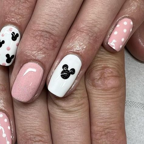 Disney, Disney Nails, Cute Nails, Minnie, Minnie Mouse Nails, Disney Nail Designs, Nail Art Disney, Disney Inspired Nails, Simple Disney Nails