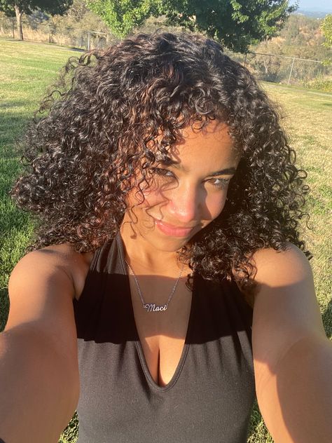 outside. curly hair. mixed girl. selfie. Glow, Mixed Girl Curly Hair, Curly Girl, Mixed Race Girls, Black Curly Hair, Curly Girl Hairstyles, Curly Afro Hair, Natural Hair Styles, Curly Hair Styles