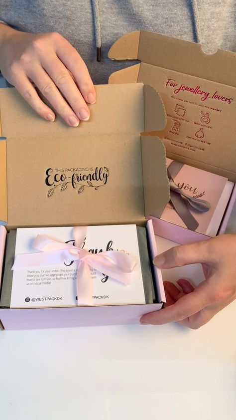 Cute Small Packaging Ideas, Postal Box Packaging, Jewelry Shipping Packaging, How To Make Packaging Boxes, Diy Packing Box Ideas, Shipping Box Ideas, Cute Order Packaging Ideas, Shipping Ideas Packaging, Products Packaging Ideas