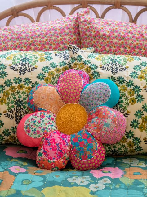 Whimsy Patchwork Pillow - Flower – Natural Life Pop, Sewing, Diy, Crafts, Home Décor, Patchwork, Pillows, Colorful Pillows, Pillows Flowers
