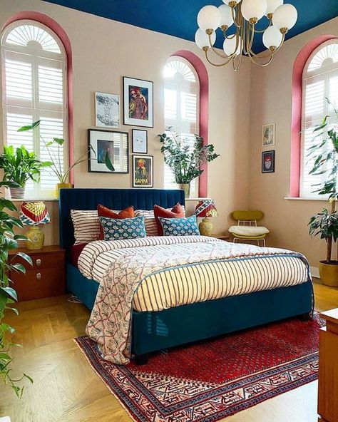 Interior, Bedroom Décor, Bedroom Colors, Bedroom Inspirations, Maximalism Bedrooms, Bedroom Decor, Eclectic Maximalist Bedroom, Chambre Adulte, Colorful Eclectic Bedroom