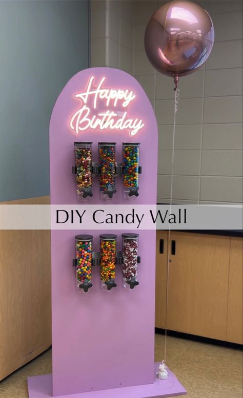 Candy wall dispenser Diy Party Room, Party Wall Decorations, Diy Party Decorations, Diy Party Ideas, Diy Candy Table, Diy Candy Bar, Diy Party Props, Diy Kids Party Decorations, Diy Party Treats