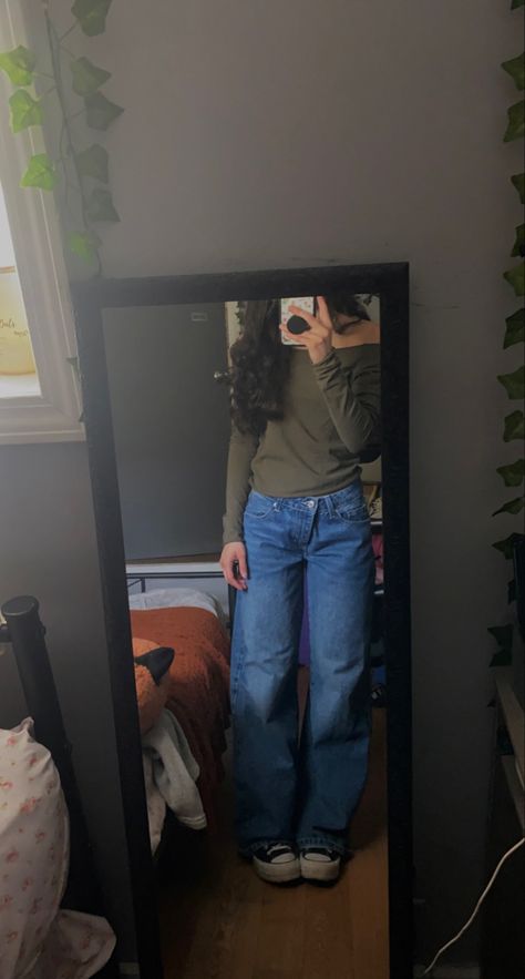 Outfits, Brandy Melville, Flare Jeans Outfit Aesthetic, Low Rise Jeans Outfit Aesthetic, Low Rise Jeans Aesthetic, Low Wasted Jeans, Low Rise Jeans Outfit Winter, Baggy Jeans Outfit Aesthetic, Flare Jeans Outfit