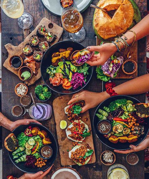 𝗟𝗔𝗨𝗥𝗔 🌿 vegan food + lifestyle on Instagram: “Food aesthetics to the max 🔥 (𝔸𝕟𝕫𝕖𝕚𝕘𝕖)⁣ I think I'm gonna move to Bali and spend the rest of my days eating & shooting all the legendary…” Design, Mie, Yemek, Eten, Kochen, Restaurant, Cuisine, Mad, Aesthetic Food