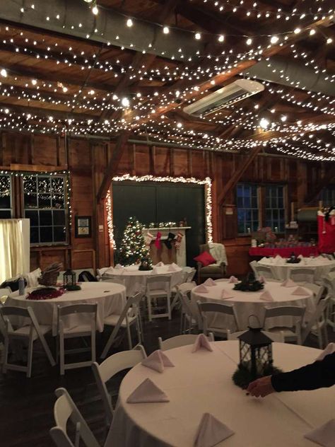 Company Christmas Party | CatchMyParty.com Decoration, Decorate Garage For Christmas Party, Rustic Holiday Party, Christmas Party Table Decorations, Corporate Christmas Party Decorations, Christmas Party Centerpieces, Christmas Banquet Decorations, Corporate Christmas Party Ideas, Christmas Party Backdrop
