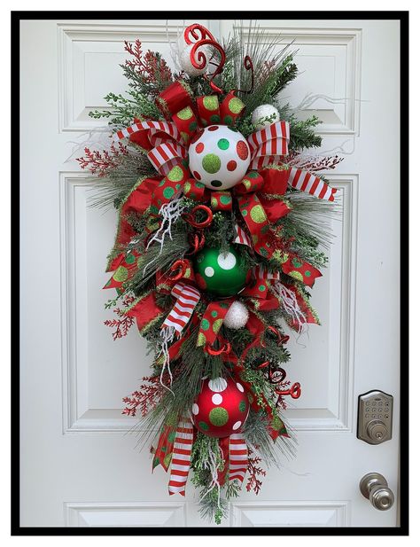 Xmas Swags, Christmas Candle Centerpiece, Front Door Swag, Large Christmas Ornaments, Swag Ideas, Christmas Mesh Wreaths, Christmas Wreaths For Front Door, Christmas Front Doors, Christmas Door Wreaths