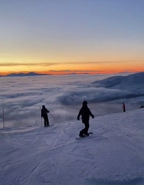 skiing ski snow snowboard mountains picture idea holidays sunset christmas inspiration clouds mont blanc Winter, Beautiful, Fotos, Fotografia, Winter Pictures, Winter Aesthetic, Romantic, Snowy, Winter Scenery