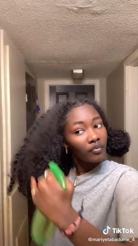 Mariyetabadume_ shares her curly hair routine! Has anyone tried this combo? #curlyhairstyles #curlynatural #curlyhair #naturalhairstyles Curly Hair Routine, Natural Hair Styles For Black Women, Braids For Black Hair, Curly Hair Styles Naturally, Curly Hair Care, Natural Hair Routine, Define Curly Hair, 3c Curly Hair, Natural Hair Styles