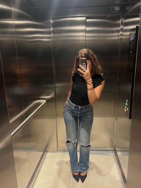Fashion, casual fit, casual outfit, jeans, pointed heels, black top, work outfit, office outfit, ootd, minimalistic oufitf, style, aesthetic, outfit inspo, fashion inspo Casual Outfits, Jeans, Jeans And Heels Outfit Going Out, Outfit Inspo, Jeans Heels Outfit, Work Outfit, Casual Heels Outfit, Outfit Office, Outfits With Pumps
