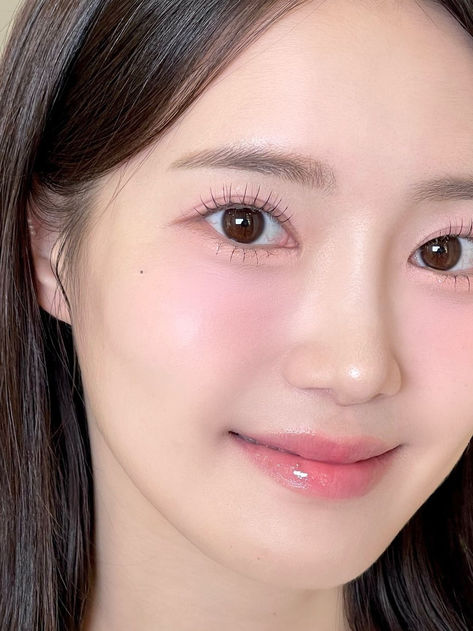 Korean pink makeup look: glowing pink Asian Make Up, Korean Make Up, Eye Make Up, Japan Makeup, Korean Eye Makeup, Korean Makeup Look, Asian Makeup Looks, Maquiagem