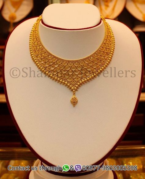 Most Beautiful Gold And stone Necklace Bridal Jewellery Sets Design Bijoux, New Gold Jewellery Designs, Indian Gold Necklace Designs, Gold Jewellery Design Necklaces, Gold Necklace Designs, Gold Jewels Design, Gold Jewellry Designs, Gold Necklace, Unique Gold Jewelry Designs