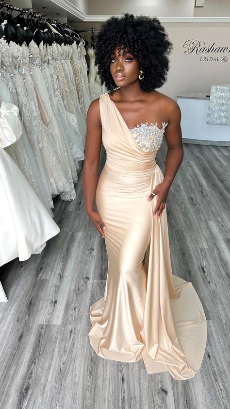 Outfits, Gold Maid Of Honor Dress, Black Bridesmaid Dresses, Bridesmaid Dress Styles, Bridemaid Dress, Black Bridesmaids, Chic Bridesmaid Dresses, Sequin Bridesmaid Dresses, Bridesmaid Gown