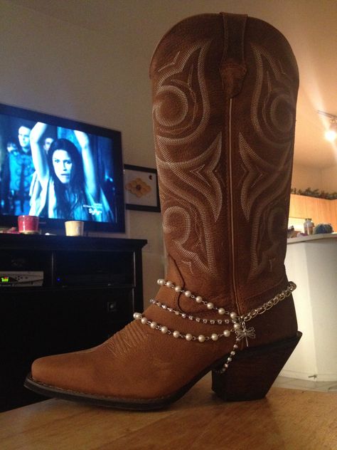 Boot Bling by Heather Cowgirl Boots, Cowgirl Jewellery, Country, Cowboy Boots, Crafts, Outfits, Bijoux, Cowboy Boot Bling, Cowboy Boot