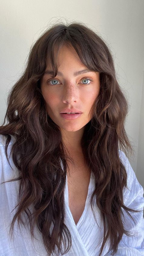 jessleebuchanan on Instagram: My favorite way to style my clip-in hair extensions by @frontrowhair I am using the 220g in “Dark Brown” Head over to @frontrowhair for… Layers And Bangs, Layers For Wavy Hair, Layers For Long Hair, Curly Layers, Long Hair With Bangs, Shaggy Hair, Brunette Bangs, Long Hair With Bangs And Layers, Long Hair Fringe