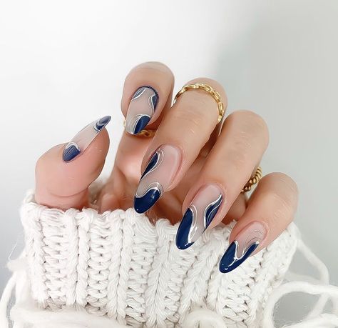 Blue and silver nails. Manicure Gold Nails, Motivation, Ongles, Navy Nails, Cute Nails, Almond Shape Nails, Nail Designs Spring, Pretty Nails, Nail Colors