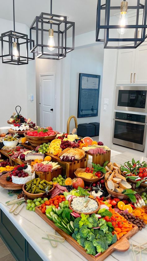 When your niece asks for a grazing table for her 18th birthday and graduation party, you make it happen. 💁🏻‍♀️ . . .… | Instagram Texas, Parties, Brunch, Appetizer Table Display, Charcuterie And Cheese Board, Catering Ideas Food, Catering For Parties, Charcuterie Board, Party Food Buffet