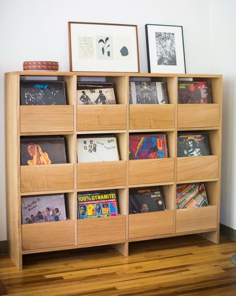 Vinyl Cabinet Storage - Home Decorating Trends - Homedit Ikea, Furniture Store Display, Cube Storage, Storage And Organization, Home Library Design Ideas, Display Ideas, Store Display, Wall Storage, Wood Floating Shelves