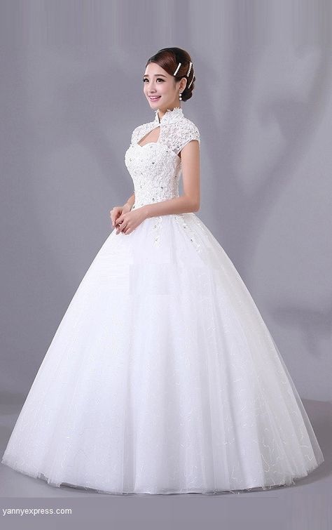 Outfits, White Wedding Dresses, Wedding Gowns, Wedding Dress, Chinese Wedding Dress, Designer Wedding Dresses, Chinese Wedding, Bridal Robes, Plain Wedding Dress