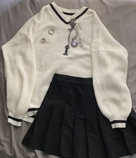 shirt is linked, this is the skirt: https://www.aritzia.com/us/en/product/olive-mini-15%22-skirt/78042.html Casual Clothes, Outfits, Casual, Ootd Vintage, Cute Outfits With Skirts, Preppy Casual Outfits, Cute Clothes For Women, Cute School Outfits, Clothing Ideas