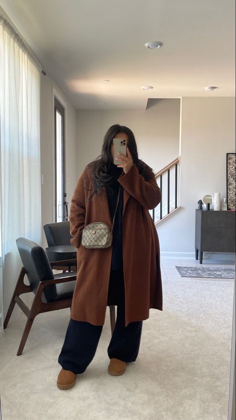 Vintage Gucci bag, winter outfit, matching set, uggs Winter Outfits, Outfits, Cosy Outfits, Casual, Cozy Winter Fashion, Casual Winter Outfits, Cozy Outfits, Casual Outfits For Winter, Midsize Fall Outfits