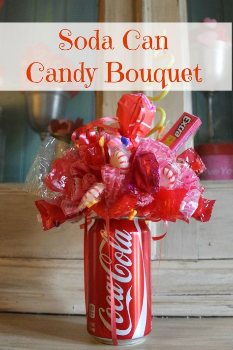 How To Make A Soda Can Candy Bouquet- fun party centerpiece and gift idea! Candy Bouquet, Sweets Cake, Bazaar Crafts, Candy Cakes, Candy Crafts, Jargon, Valentine Candy, Diy Bouquet, Colorful Candy