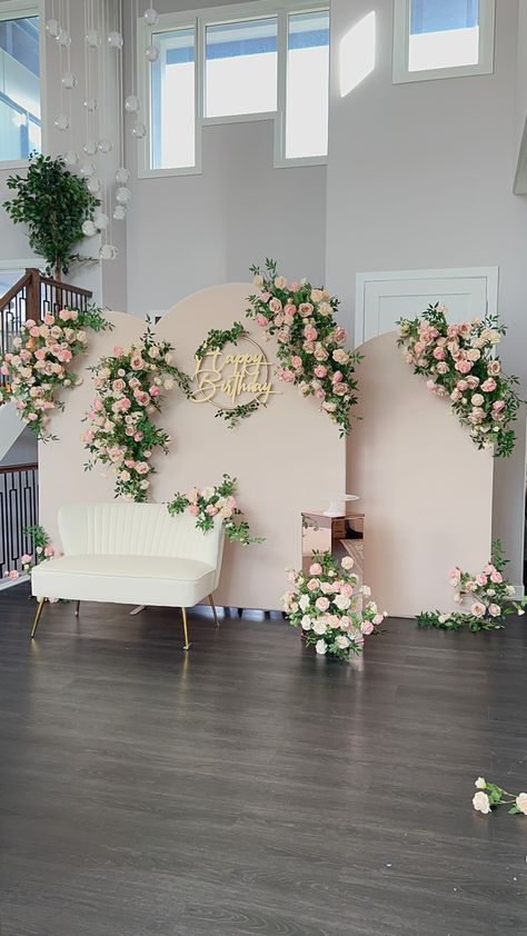 Engagements, Decoration, Backdrop With Flowers, Floral Backdrop Wedding, Backdrop Wedding, Flower Backdrop Wedding, Floral Backdrop, Backdrop Decorations, Backdrop Ideas