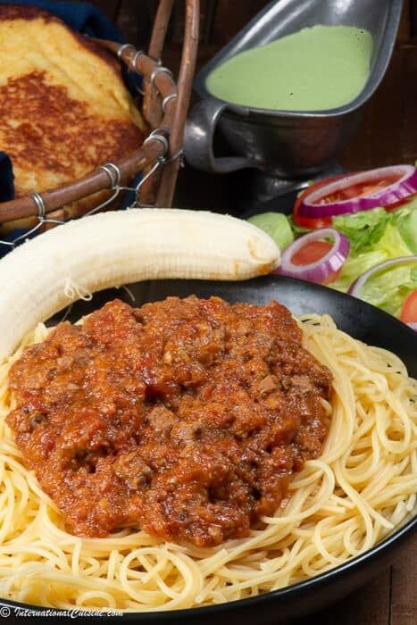 Suugo is what Somali's call their pasta sauce,  This dish is excellent and always served with a banana.  You should try it! #suugo #somalipasta #somalifood Pasta Recipes, Other Recipes, Pasta, Pasta Sauce, Dishes, Somali Recipe, Pasta Dishes, Authentic Recipes, Ethnic Recipes