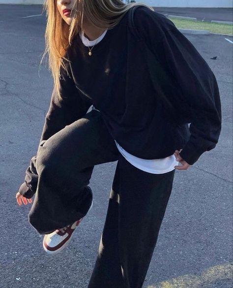Tomboy Outfits Styling Guide #tomboy #tomboyoutfits Casual, Streetwear, Moda, Swaggy Outfits, All Black Outfit, Edgy Fits, Sweater Streetwear, Edgy Clothing, Grunge Streetwear