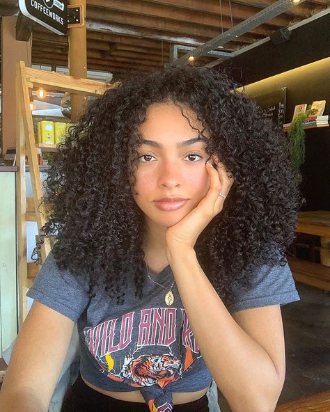 VANESSA AUBREY 🦋’s Instagram photo: “Today’s quote: Expect nothing appreciate everything 🖤” Long Hair Styles, Haar, Peinados, Capelli, Girls, Afro Hairstyles, Curly Girl, Cute Curly Hairstyles, Curly Girl Hairstyles