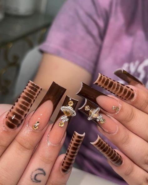 Fall deep brown nail with gold and nude accents. Planet nail charms in silver and gold. Inspiration, Ongles, Dope Nails, Pretty Nails, Luxury Nails, Drip Nails, Nail Inspo, Brown Nails Design, Bronze Nails