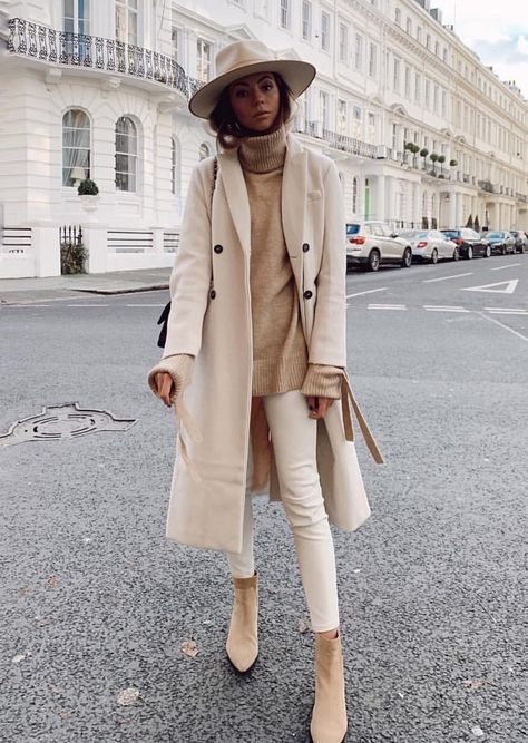 All beige outfit Minimal Winter Outfit, Manhattan Fashion, Spring Outfits Women Casual, Chique Outfits, Ținută Casual, Foto Tips, Mode Chic, Modieuze Outfits, Elegantes Outfit